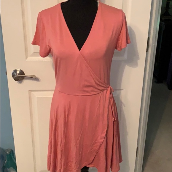 Dresses & Skirts - Adorable wrap dress! Like new!